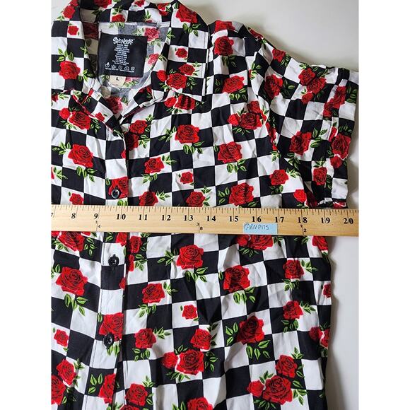 SPENCERS Checkered Red Rose Button Down Front Tie Crop Shirt SZ L - Picture 7 of 9